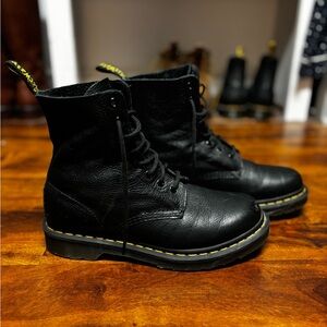 Dr. Martens Pascal - women’s size 9